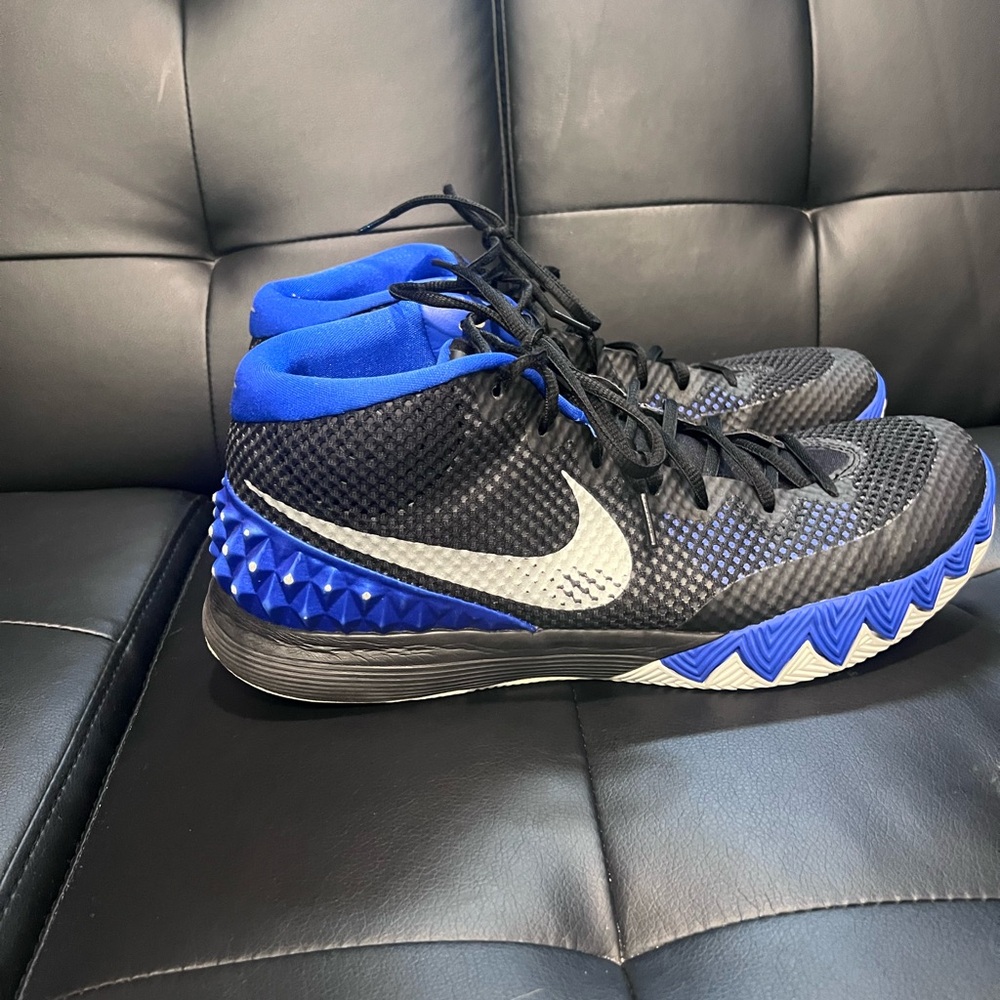 Nike Kyrie 1s